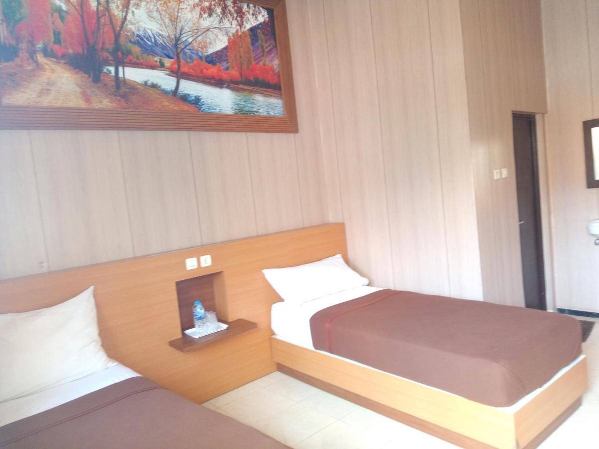 Hotel Kencana レンバン県 部屋 写真